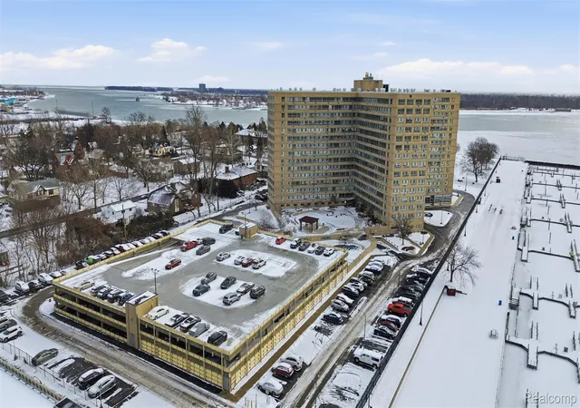 8900-e-jefferson-ave-603-detroitcity-wayne-mi-48214/hzid_9da039d3