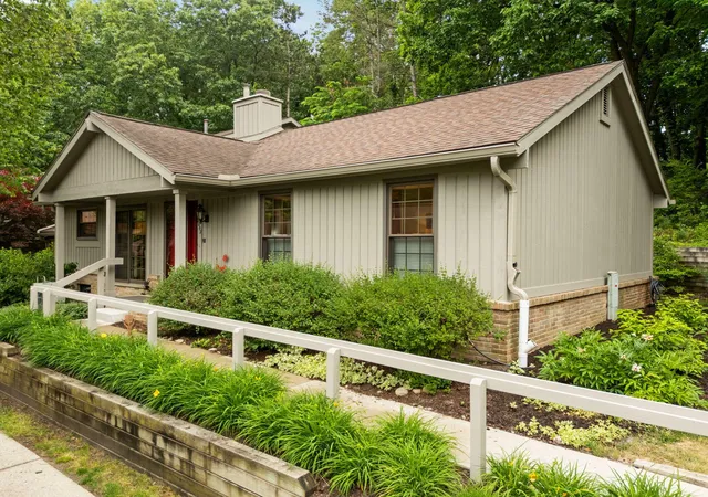 2202-pine-grv-ct-ann-arbor-mi-48103/hzid_a76d940a