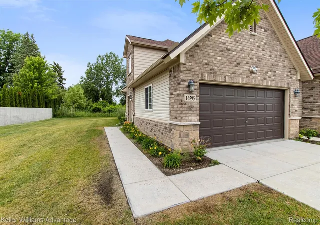 16595-savor-ln-clinton-township-mi-48035/hzid_03f31ae4