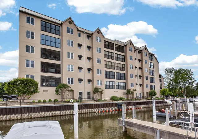 250-water-st-c-stjosephcity-berrien-mi-49085/hzid_320adaf9