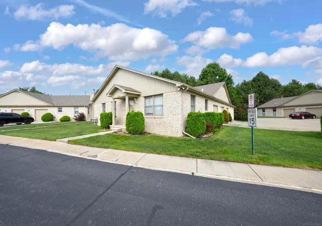 41933-king-edward-ct-clinton-township-mi-48038/hzid_e44e7113