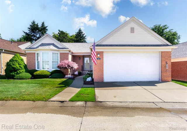 18801-maple-cir-n-13-clinton-township-mi-48036/hzid_e642da5b