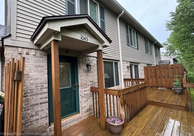 1043-old-leake-ct-hollyvillage-oakland-mi-48442/hzid_c25544b4