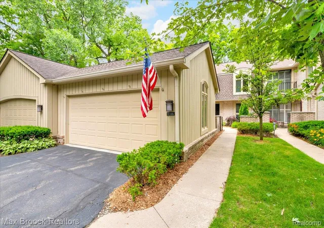 1106-hillpointe-cir-bloomfield-hills-mi-48304/hzid_a530381b