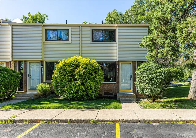 1669-wimbledon-dr-walledlakecity-oakland-mi-48390/hzid_58f68eae