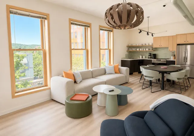 100-e-front-st-traversecitycity-grandtraverse-mi-49684/hzid_919b7828