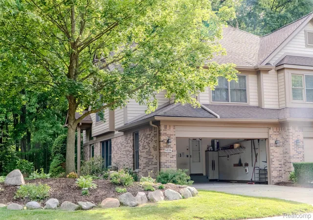 5235-royal-vale-ln-70-dearborn-mi-48126/hzid_a1e080df