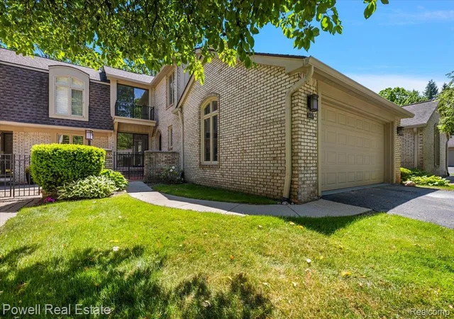 1447-ravineview-ct-c-12-bloomfieldhillscity-oakland-mi-48304/hzid_dd9c31c4