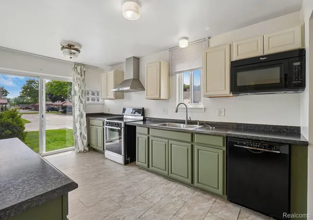 8401-18-mile-rd-112-sterlingheightscity-macomb-mi-48313/hzid_e4de7a8f