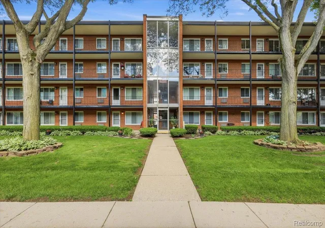 2915-w-13-mile-rd-308-royal-oak-mi-48073/hzid_de771355