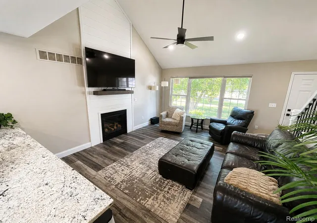 2015-pauls-ct-marysville-mi-48040/hzid_63a67049
