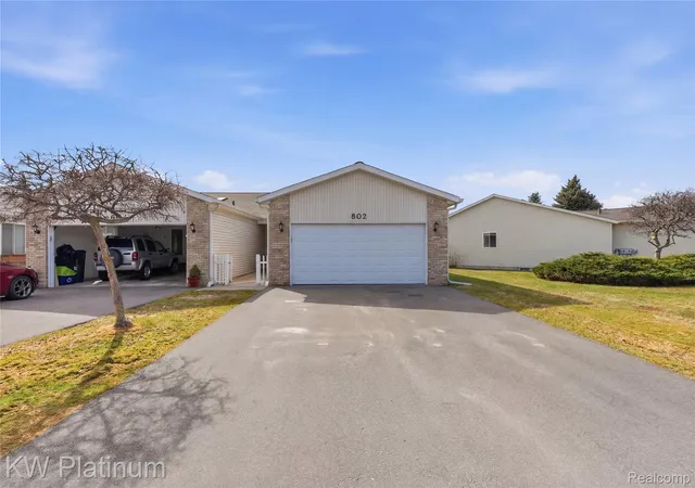 802-crystal-ln-marysville-mi-48040/hzid_87964444
