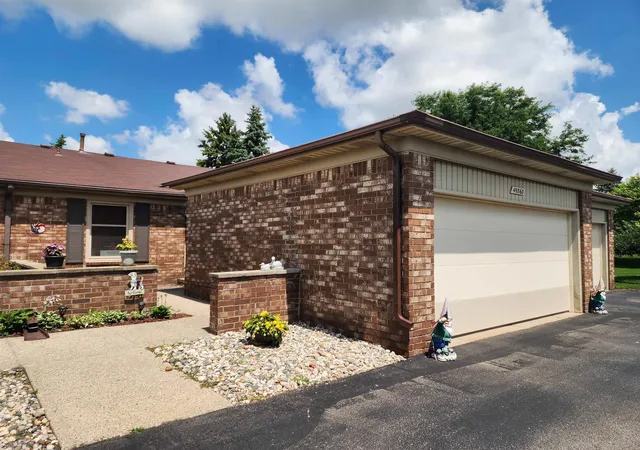 49860-potomac-ct-shelby-township-mi-48315/hzid_eb2676a9