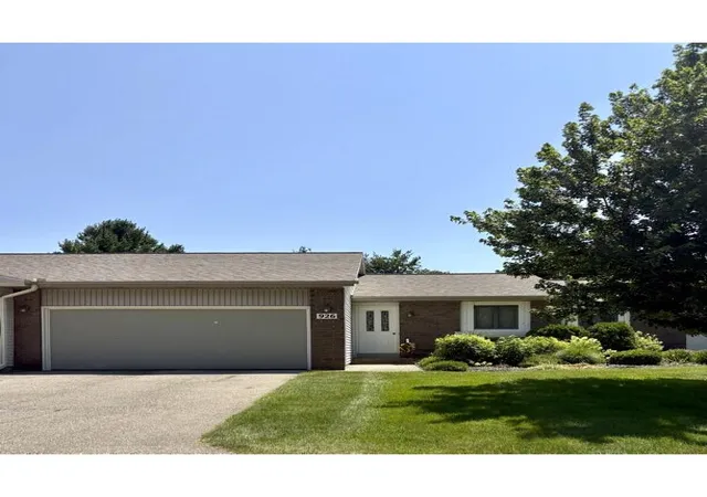 926-village-ct-holland-mi-49423/hzid_112eb69e