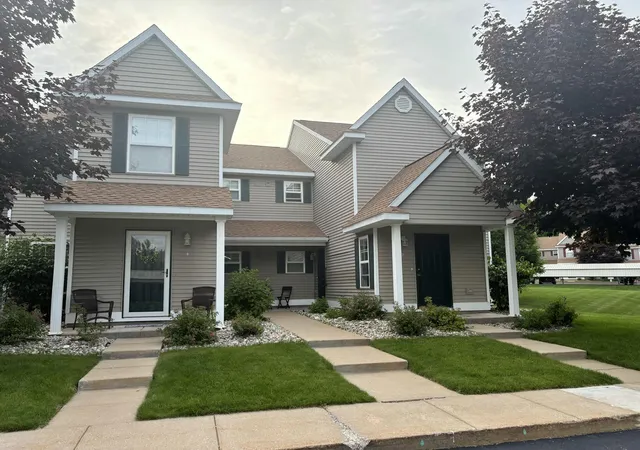 13553-stover-ct-1-charlevoix-mi-49720/hzid_82858980