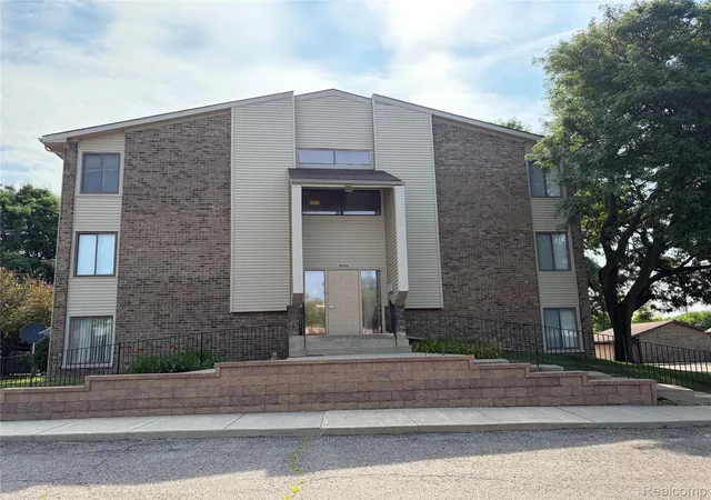 30445-w-14-mile-rd-farmingtonhillscity-oakland-mi-48334/hzid_0d7860d1