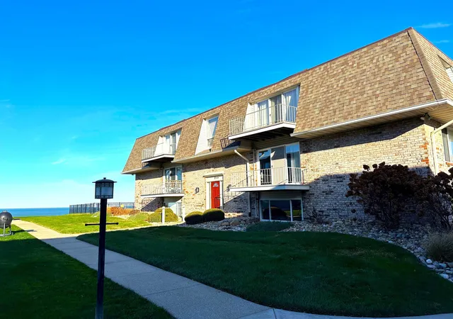 3620-lakeshore-dr-f3-saint-joseph-mi-49085/hzid_77d2e5fa