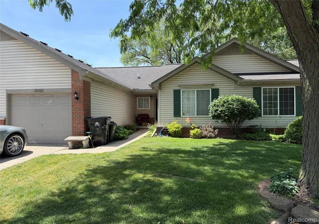 29965-kenwood-ct-roseville-mi-48066/hzid_57c24816