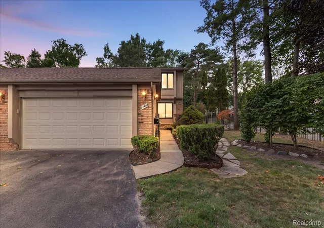 31456-hunters-cir-dr-farmington-hills-mi-48334/hzid_1ef5c7b4