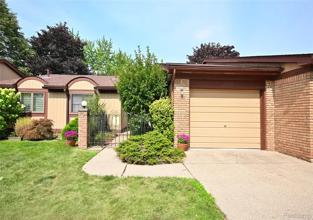 27820-hollywood-blvd-warren-mi-48093/hzid_38edb980