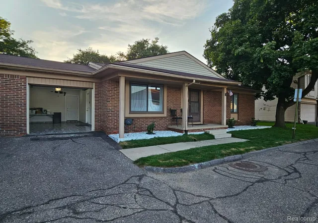 2926-roundtree-dr-troy-mi-48083/hzid_65ac2b68