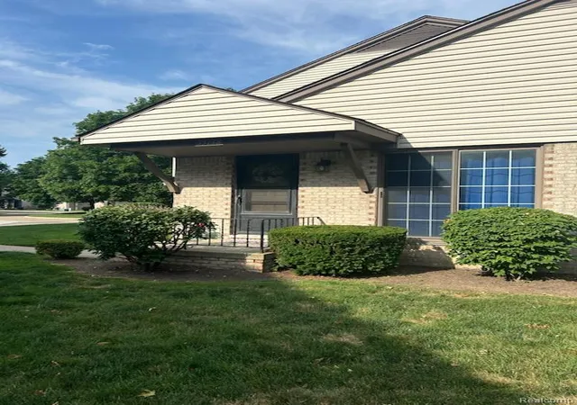 35138-n-bay-cir-harrison-township-mi-48045/hzid_7090adfa