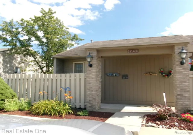 62340-arlington-cir-1-south-lyon-mi-48178/hzid_e3b09853