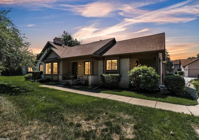20497-villa-grande-cir-clinton-township-mi-48038/hzid_d5518670