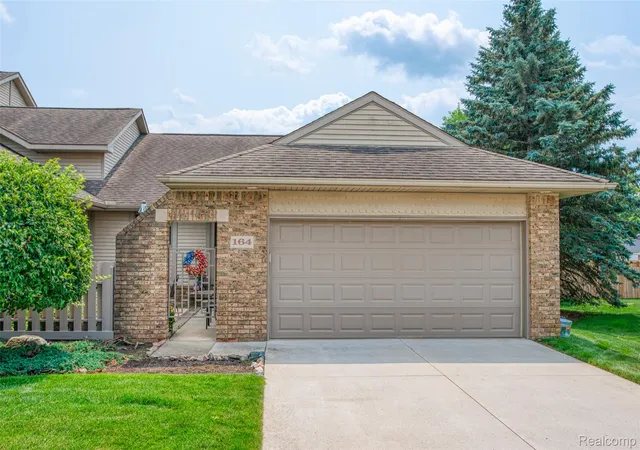 164-addison-cir-fowlerville-mi-48836/hzid_bcacd80a