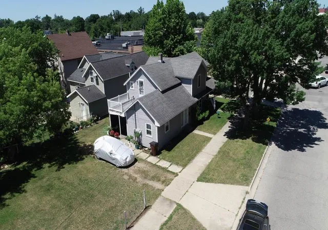 122-e-river-st-cadillac-mi-49601/hzid_619bd880