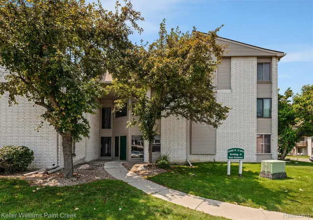 32005-w-12-mile-rd-205-farmington-hills-mi-48334/hzid_b6aaa770