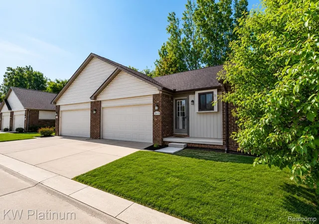 20478-longwood-dr-30-clinton-township-mi-48038/hzid_5577344b