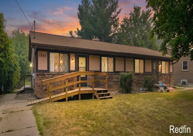 1305-52nd-street-se-grand-rapids-mi-49508/hzid_4fd73761