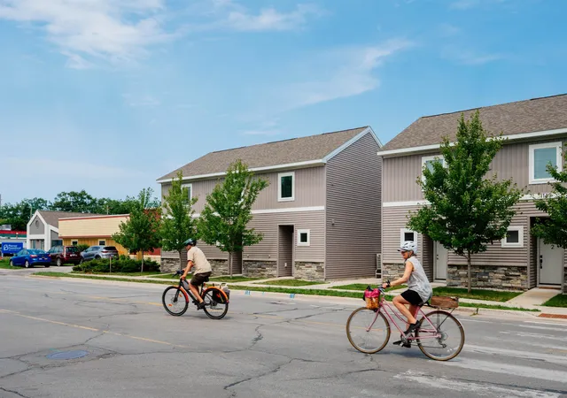 1141-e-8th-street-traverse-city-mi-49686/hzid_996327ca