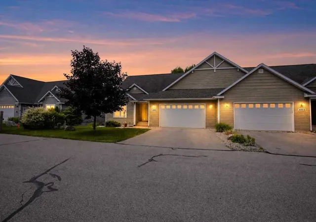 4865-black-bear-dr-traverse-city-mi-49685/hzid_973172cc