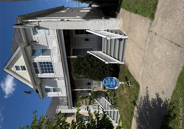 2293-poland-st-hamtramck-mi-48212/hzid_689e68e5