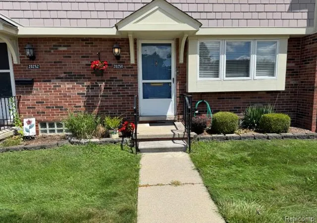 20250-great-oaks-cir-clinton-township-mi-48036/hzid_02cfb60e