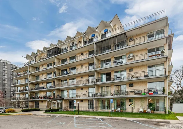 8300-e-jefferson-ave-307-detroit-mi-48214/hzid_5e831d20