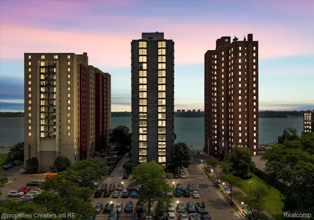 8200-e-jefferson-ave-detroit-mi-48214/hzid_fcccd450