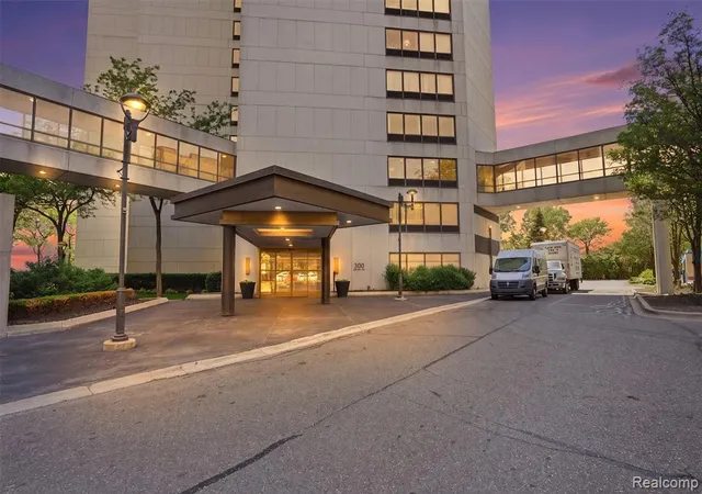 300-riverfront-dr-detroitcity-wayne-mi-48226/hzid_fffa8981