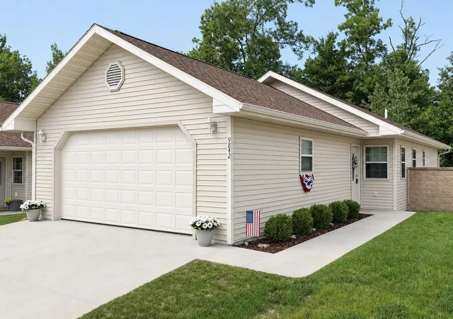 9842-deer-track-ct-greenlaketownship-grandtraverse-mi-49643/hzid_724411df