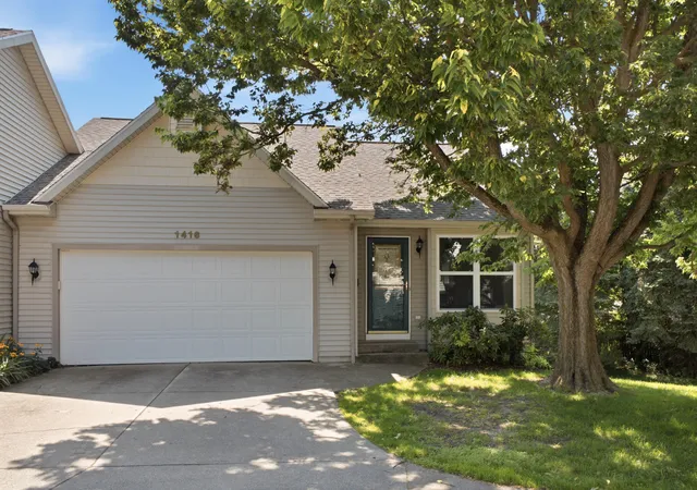 1416-woodlawn-cmns-grand-haven-mi-49417/hzid_26cc6bc2