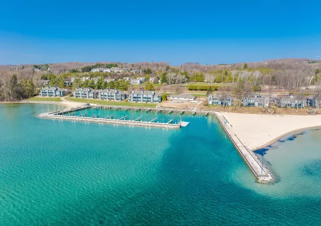 760-waypoint-cir-suttonsbaytownship-leelanau-mi-49682/hzid_b40eb0e8