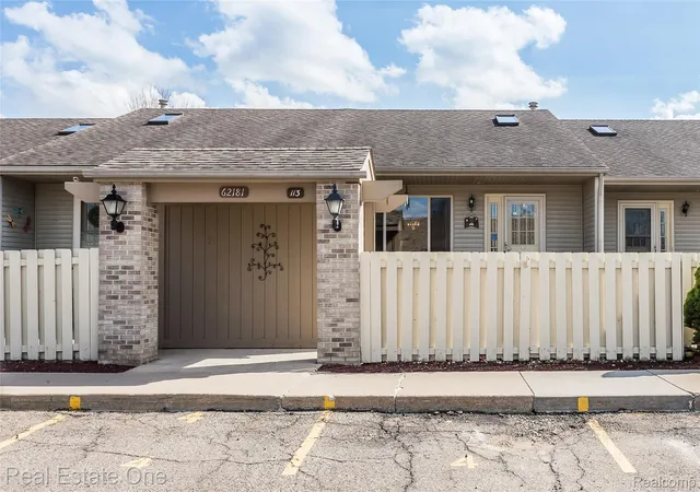 62181-arlington-circle-4-southlyoncity-oakland-mi-48178/hzid_14426e75