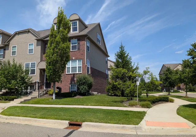 333-glenhurst-blvd-9-rochester-mi-48307/hzid_7f7ed56c
