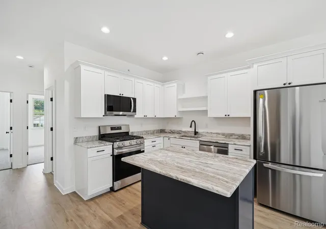 433-village-dr-189-walledlakecity-oakland-mi-48390/hzid_8c2c272c