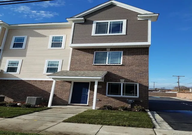 29451-29515-hoover-rd-warren-mi-48093/hzid_2d96efc5