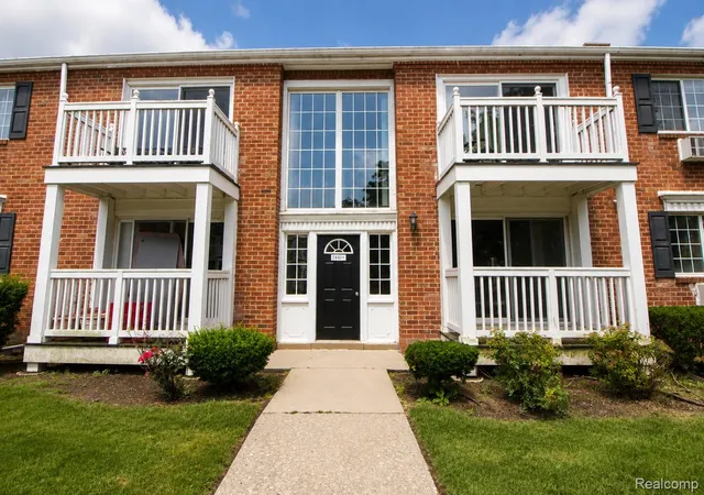 2440-parmenter-blvd-102-royaloakcity-oakland-mi-48073/hzid_8bc537a9