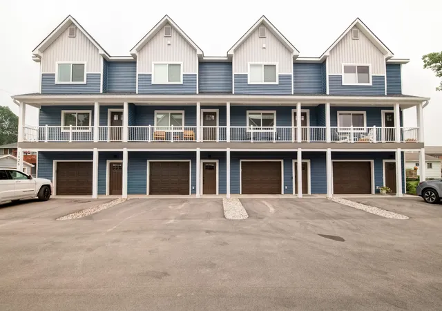 1026-centre-st-traverse-city-mi-49686/hzid_1a75f381