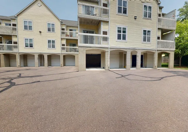 2201-s-huron-pkwy-1-ann-arbor-mi-48104/hzid_e085adcd